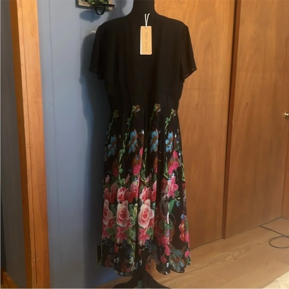 NWT beautiful floral dress - Picture 8 of 11